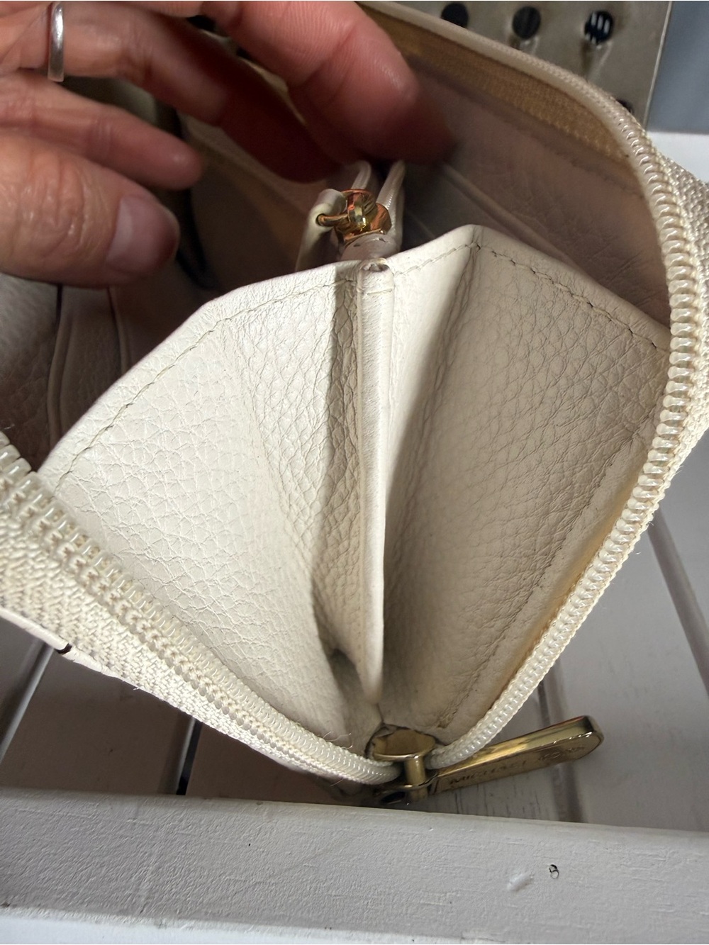 Michael Kors Women's Cream Zip Around Pebbled Leather Large Wallet EUC - Picture 7 of 12